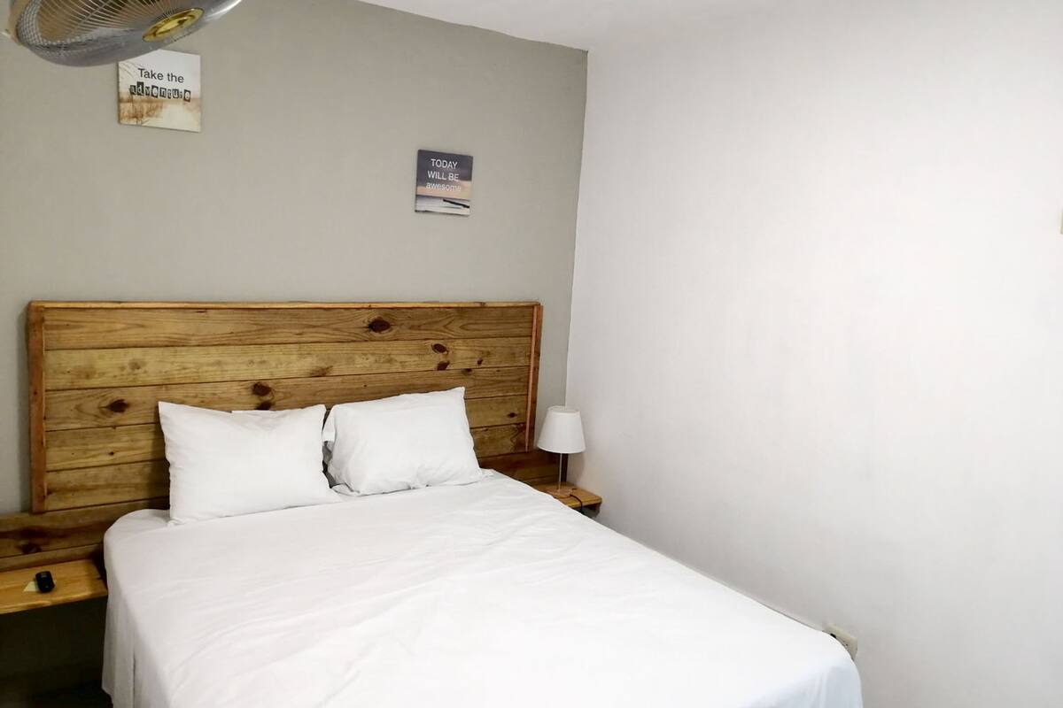 Basic Room, 1 Queen Bed | Pillow-top beds, free WiFi, bed sheets
