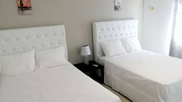 Familien-Zweibettzimmer | Pillowtop-Betten, kostenloses WLAN, Bettwäsche