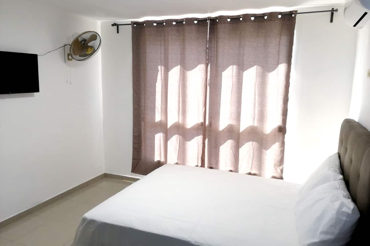 comfort double room, 1 queen bed | 3 bedrooms, pillow-top beds, free wifi, bed sheets