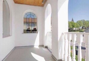 Terrace/patio - Exclusive (320 m2) stone house in Jugenstil, with room for 10people (Östergötlands län)