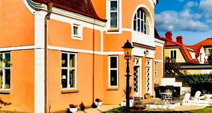 Exclusive (320 m2) stone house in Jugenstil, with room for 10people