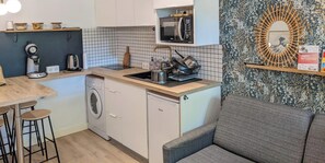 Fridge, microwave, stovetop, coffee/tea maker