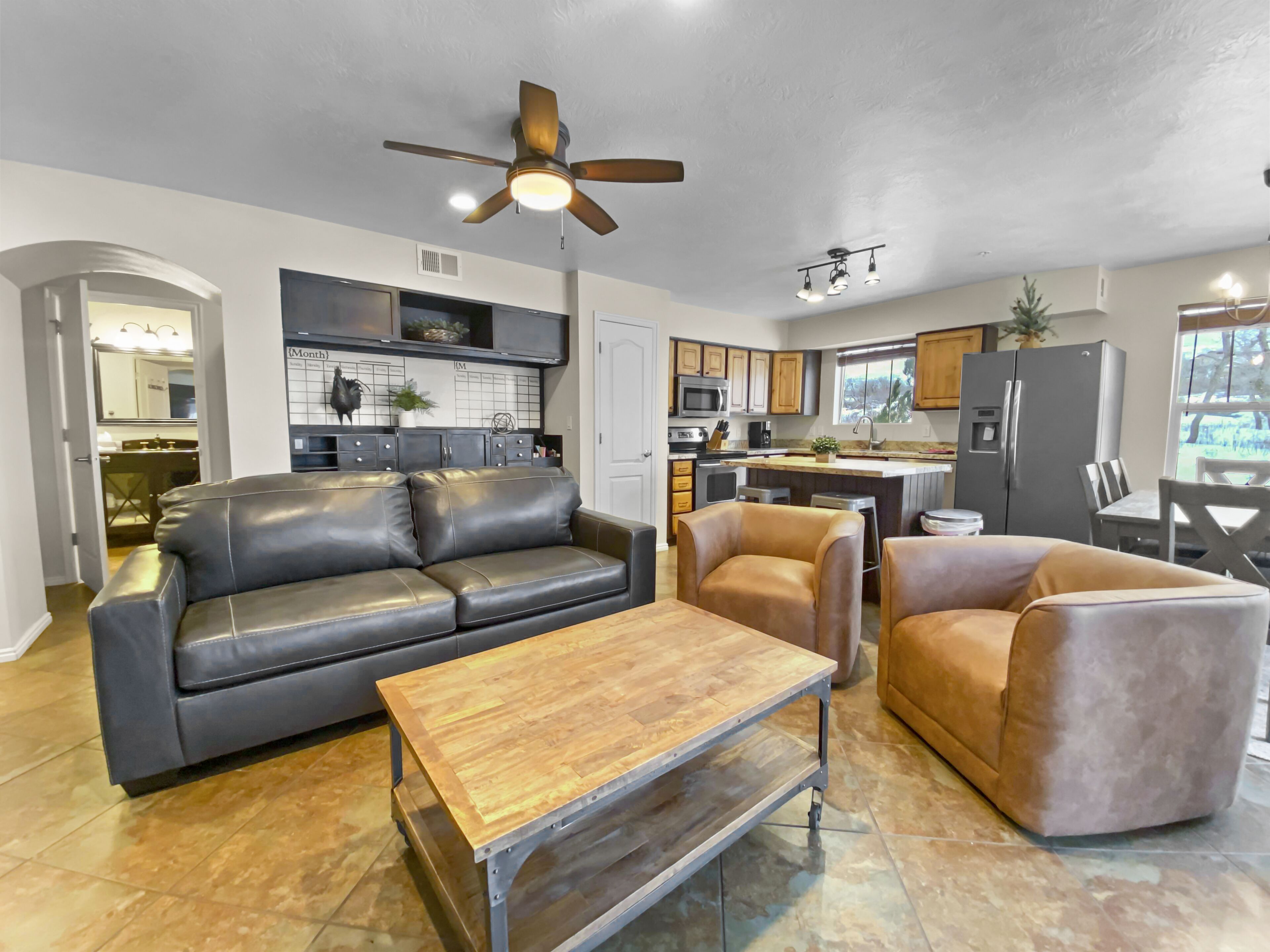 Minutes to Deer Valley Resort-Shared Hot Tub Pool! Year Round Park City Fun!