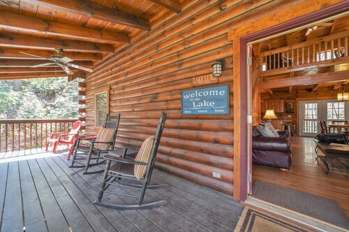 Dreamcatcher~ Pet Friendly~ Mirror Lake~Waterfall~LAKE LURE IS OPEN