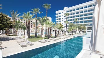 Swim Up Bungalow | Desk, soundproofing, free WiFi, bed sheets