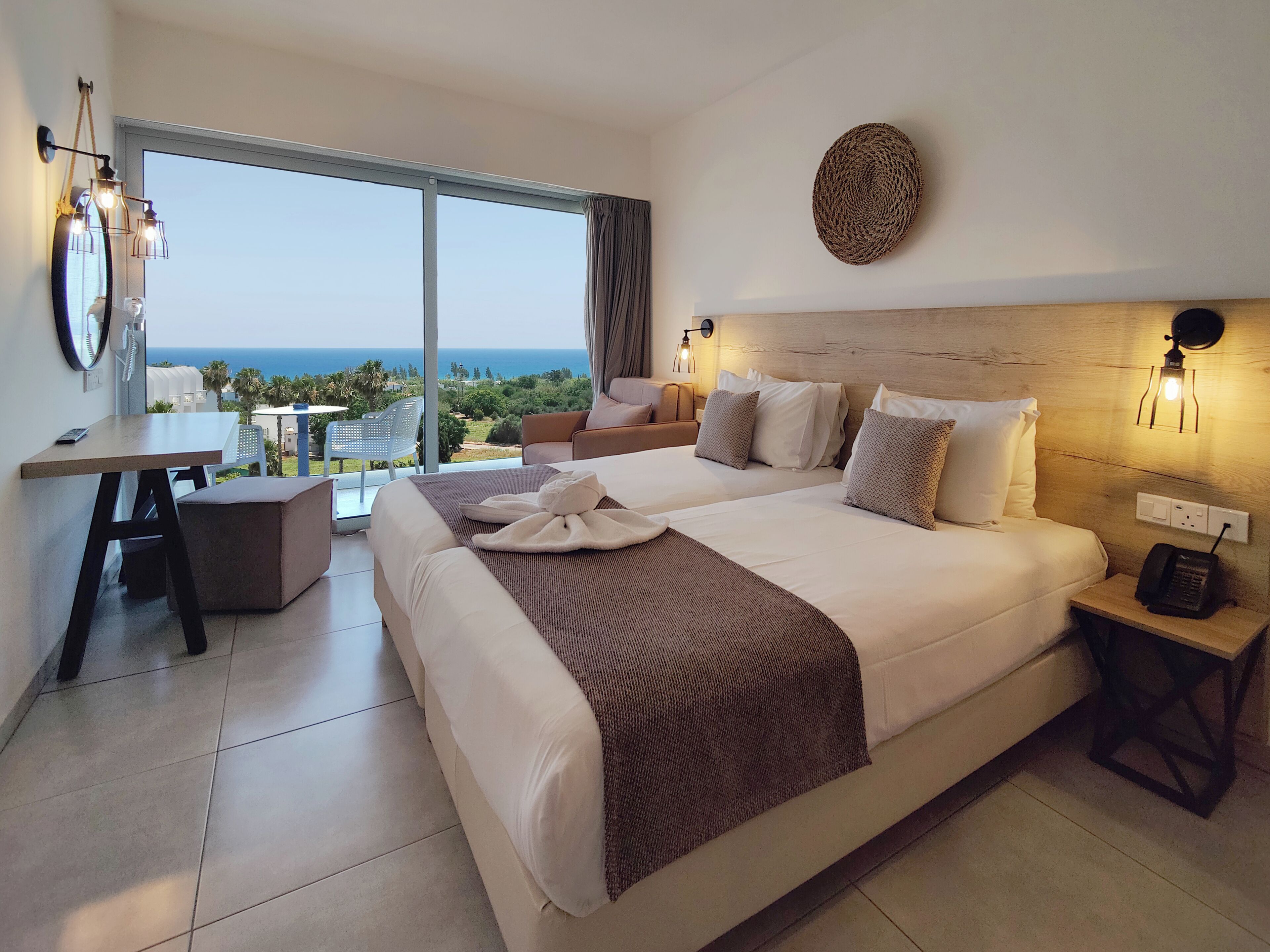 Double Room, Sea View | Desk, soundproofing, free WiFi, bed sheets