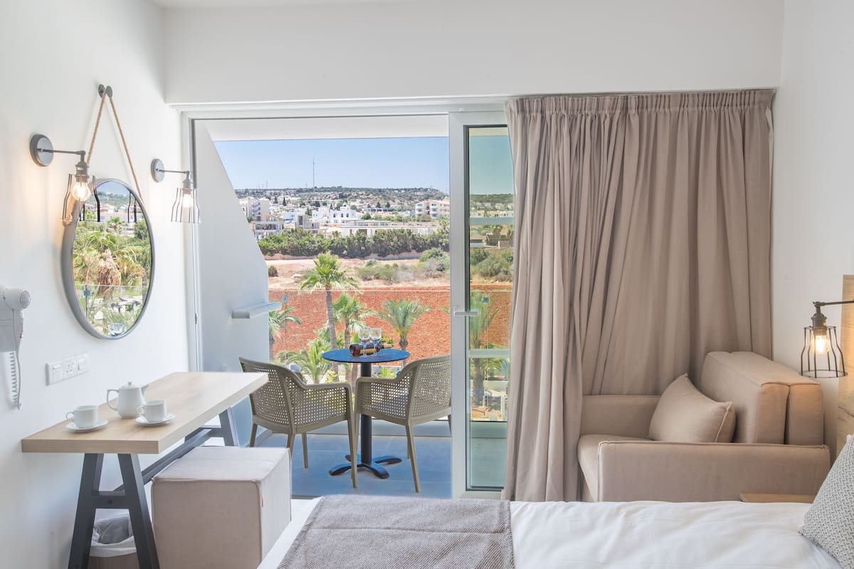 double room, pool view | 1 bedroom, desk, soundproofing, free wifi