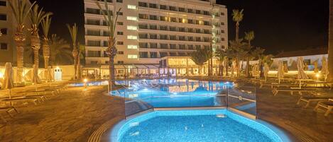 Außenpool (je nach Saison geöffnet)