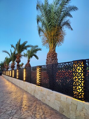 Seasonal outdoor pool - Bohemian Gardens Hotel (Paralimni)