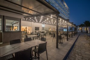Snack bar
