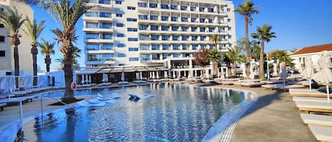 Seasonal outdoor pool
