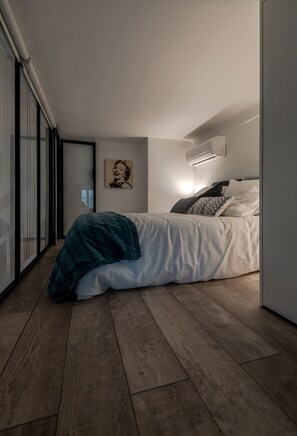 2 chambres, coffres-forts dans les chambres, bureau