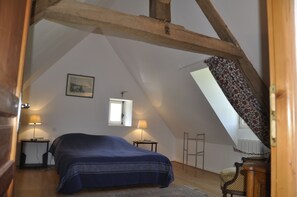 3 bedrooms, iron/ironing board, travel cot, free WiFi