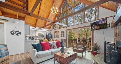 Cabin 1 mile to Gatlinburg, Cozy & Private