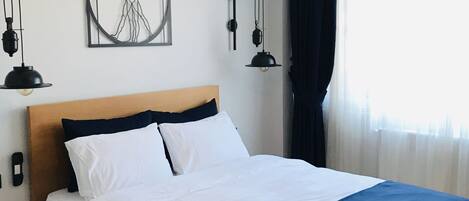 Hypo-allergenic bedding, minibar, free WiFi, bed sheets