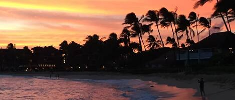 Beach nearby, sun loungers, beach towels