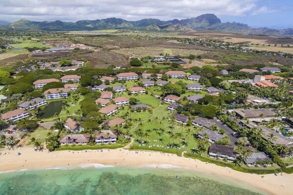 Beach nearby, sun-loungers, beach towels