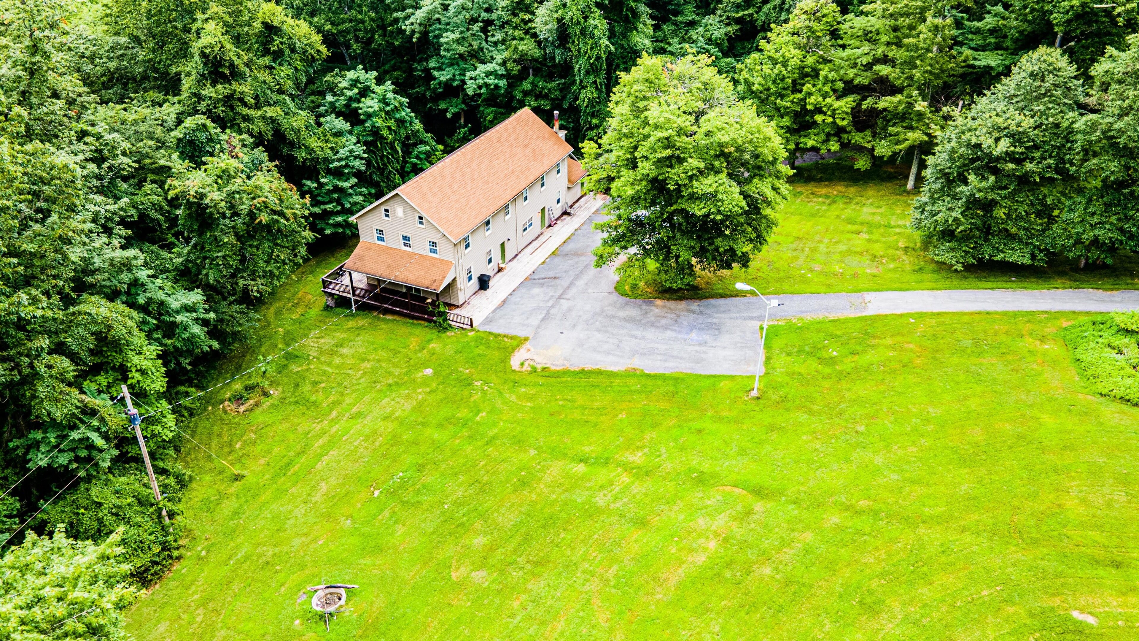 Scenic Mountain Top Retreat with 28 Beds