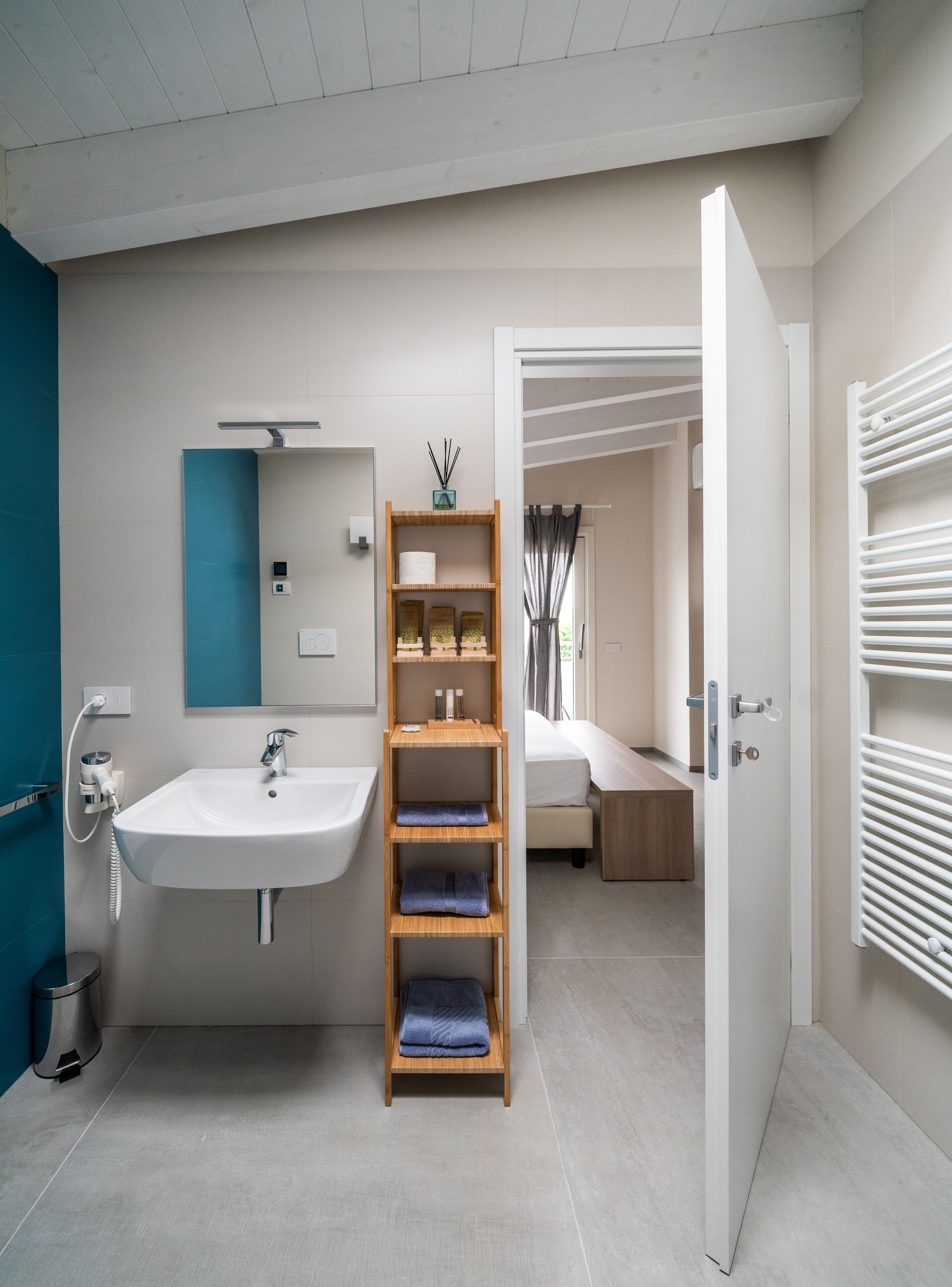 Camera con letto matrimoniale o 2 letti singoli | Bagno | Doccia, set di cortesia gratuito, asciugacapelli, bidet