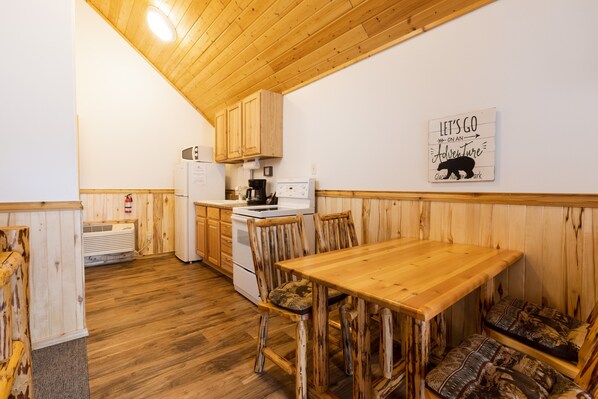 Fridge, microwave, oven, stovetop - Studio 2 King Bed, Full Bath, Full Kitchen 10 Minutes from West Glacier Park! (Hungry Horse)
