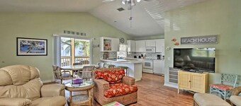 2 bedroom 2 bath house with a pool.

