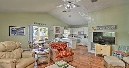 2 bedroom 2 bath house with a pool.