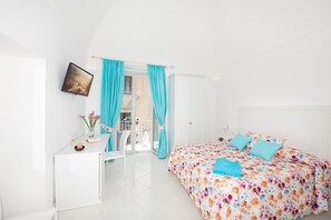 3 室のベッドルーム、セーフティボックス (室内)、デスク、アイロン / アイロン台