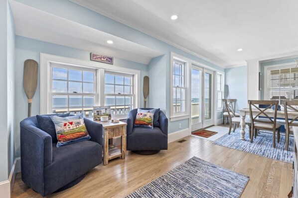 TV, fireplace, DVD player, stereo