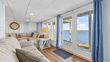 TV, fireplace, DVD player, stereo