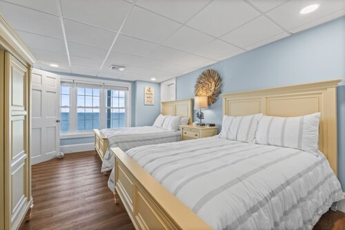 Nubble Cottage- York Beach Oceanfront w/ Amazing Views