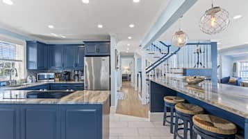 Frigorífic, microones, forn i placa de cuina