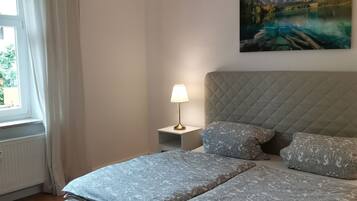 2 Schlafzimmer, Zimmersafe, Bügeleisen/Bügelbrett, kostenloses WLAN