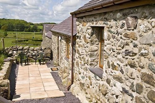 Ysgubor -  a bungalow that sleeps 4 guests  in 3 bedrooms