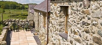 Ysgubor -  a bungalow that sleeps 4 guests  in 3 bedrooms