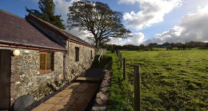 Ysgubor - a bungalow that sleeps 4 guests in 3 bedrooms