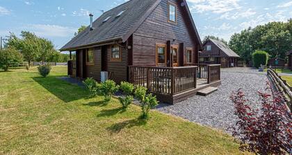 Eirianfa - a scandinavian lodge that sleeps 6 guests in 3 bedrooms