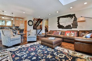 Télévision, cheminée, espaces bureaux