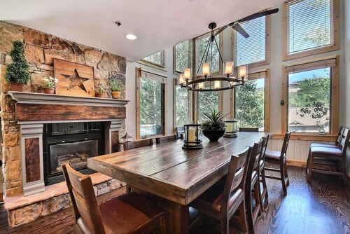 PO650 Mountain Crest · Portico