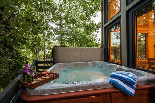 Outdoor spa tub