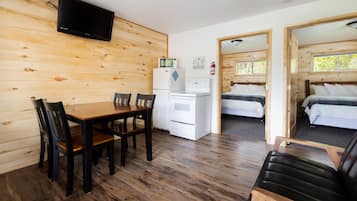 2 bedrooms, travel cot, free WiFi, bed sheets