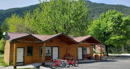 Duplex 2 Queen Bedroom Full Bath Full Kitchen 10 Minutes from West Glacier Park!