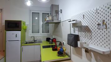 Fridge, microwave, stovetop, coffee/tea maker