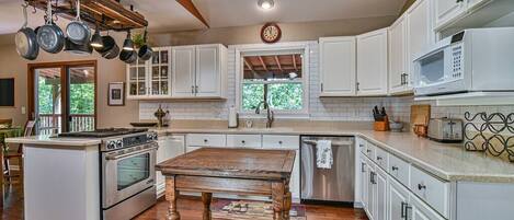 冰箱、微波炉、烤箱、炉灶