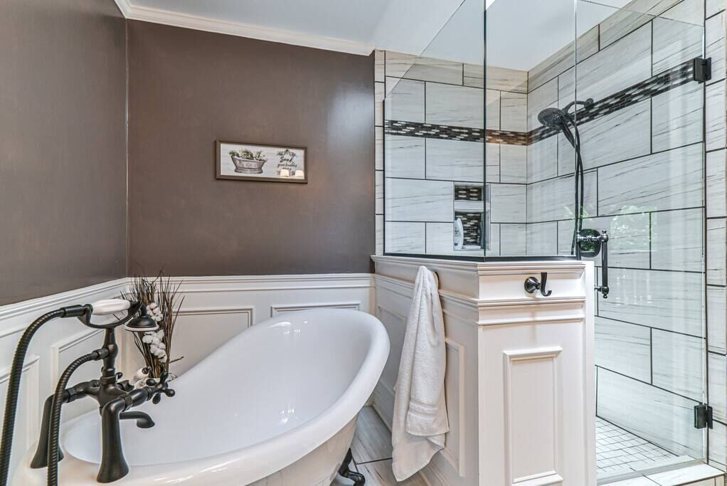 Bathtub, hair dryer, towels