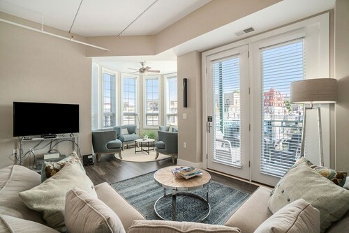 New Downtown Riverfront Edgewater Condo