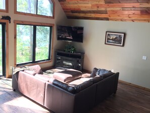 Smart TV, fireplace, video games, DVD player - Ox Yoke Lake Oasis w/ sandy beach & gorgeous sunsets! (Hackensack)