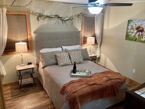 3 bedrooms, free WiFi, bed sheets, wheelchair access - Ox Yoke Lake Oasis w/ sandy beach & gorgeous sunsets! (Hackensack)