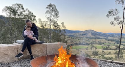 Home with stunning views in Hunter Valley. 10pp hot tub spa & Tesla charger