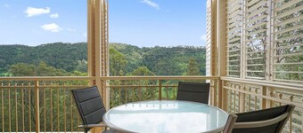 Home with stunning views in Hunter Valley. 10pp hot tub spa & Tesla charger