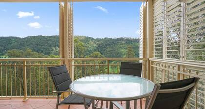 Home with stunning views in Hunter Valley. 10pp hot tub spa & Tesla charger